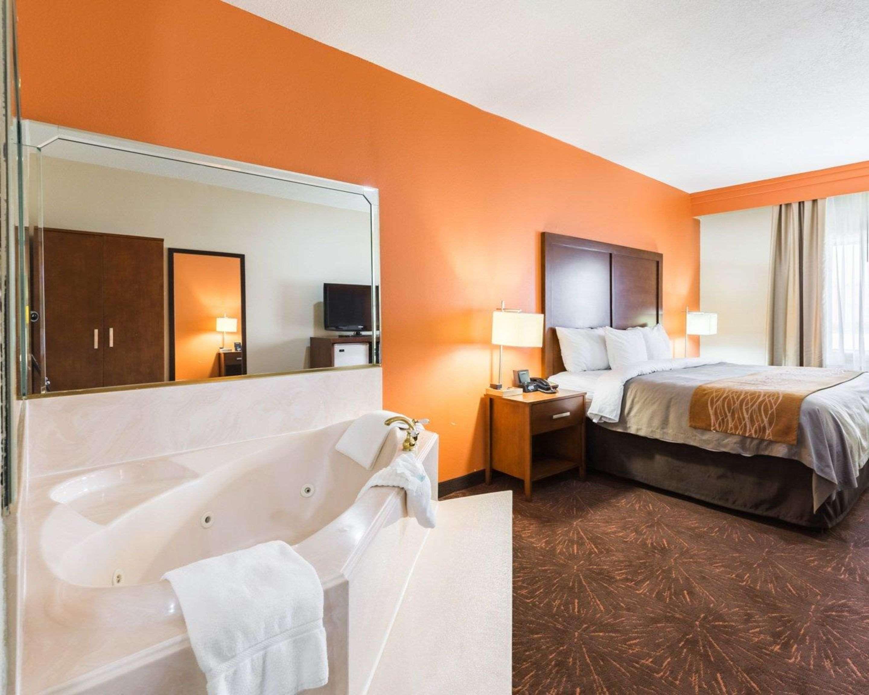 Econo Lodge Inn&Suites East Houston Esterno foto