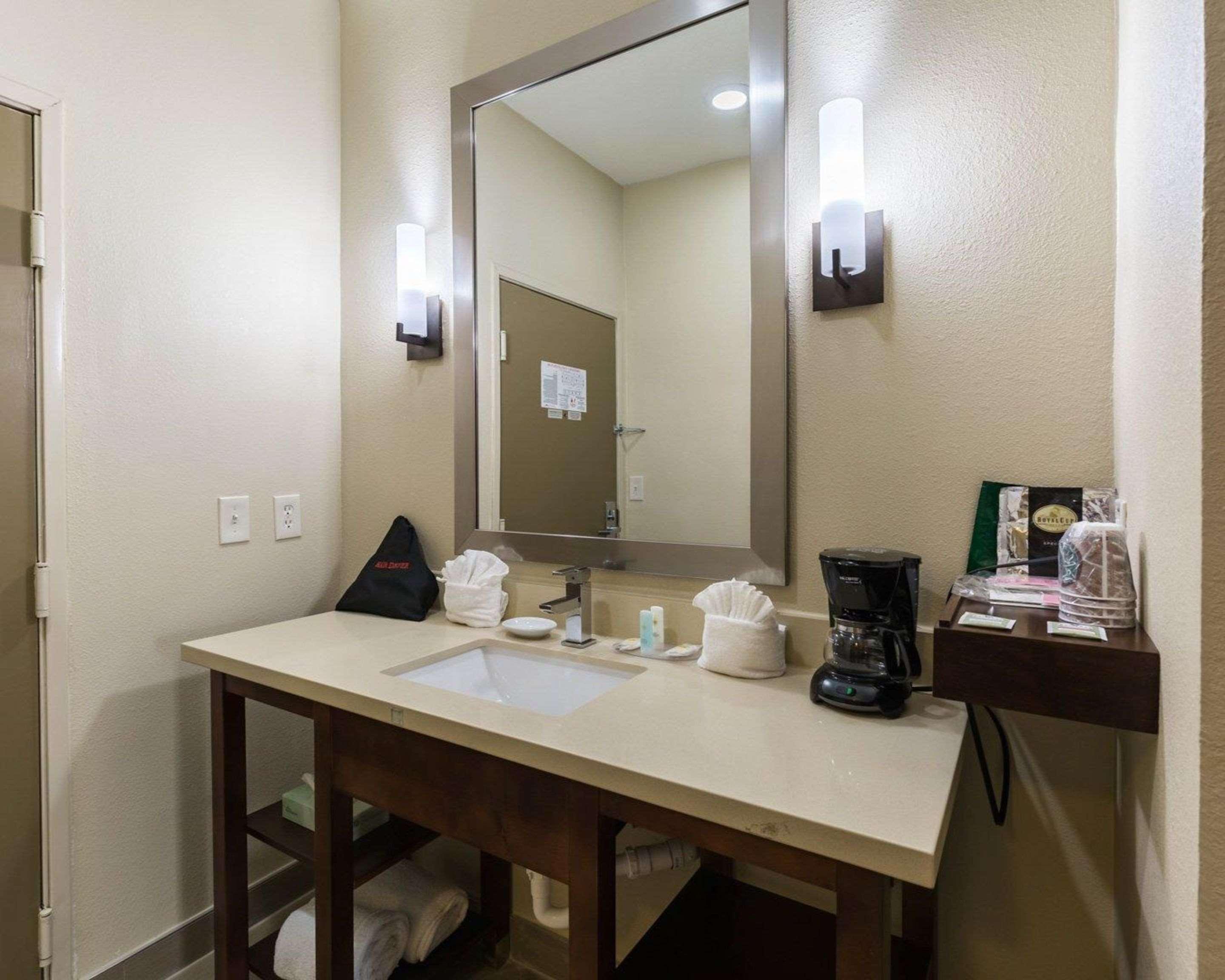 Econo Lodge Inn&Suites East Houston Esterno foto