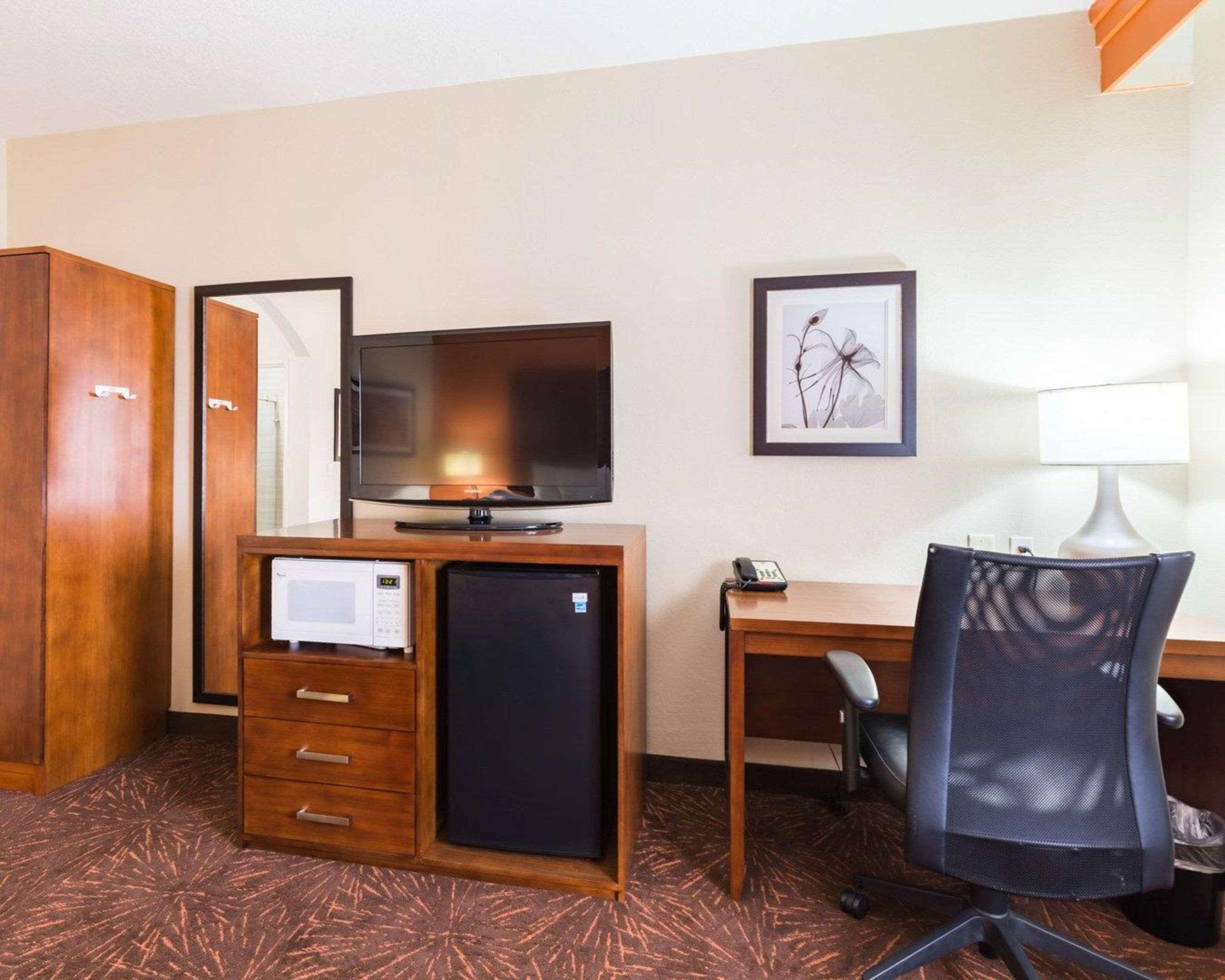 Econo Lodge Inn&Suites East Houston Esterno foto