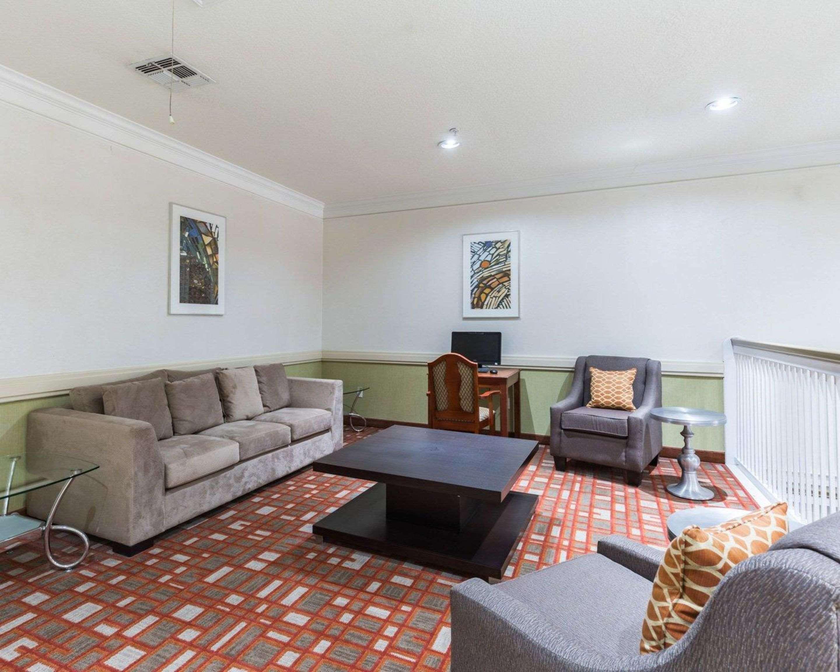Econo Lodge Inn&Suites East Houston Esterno foto