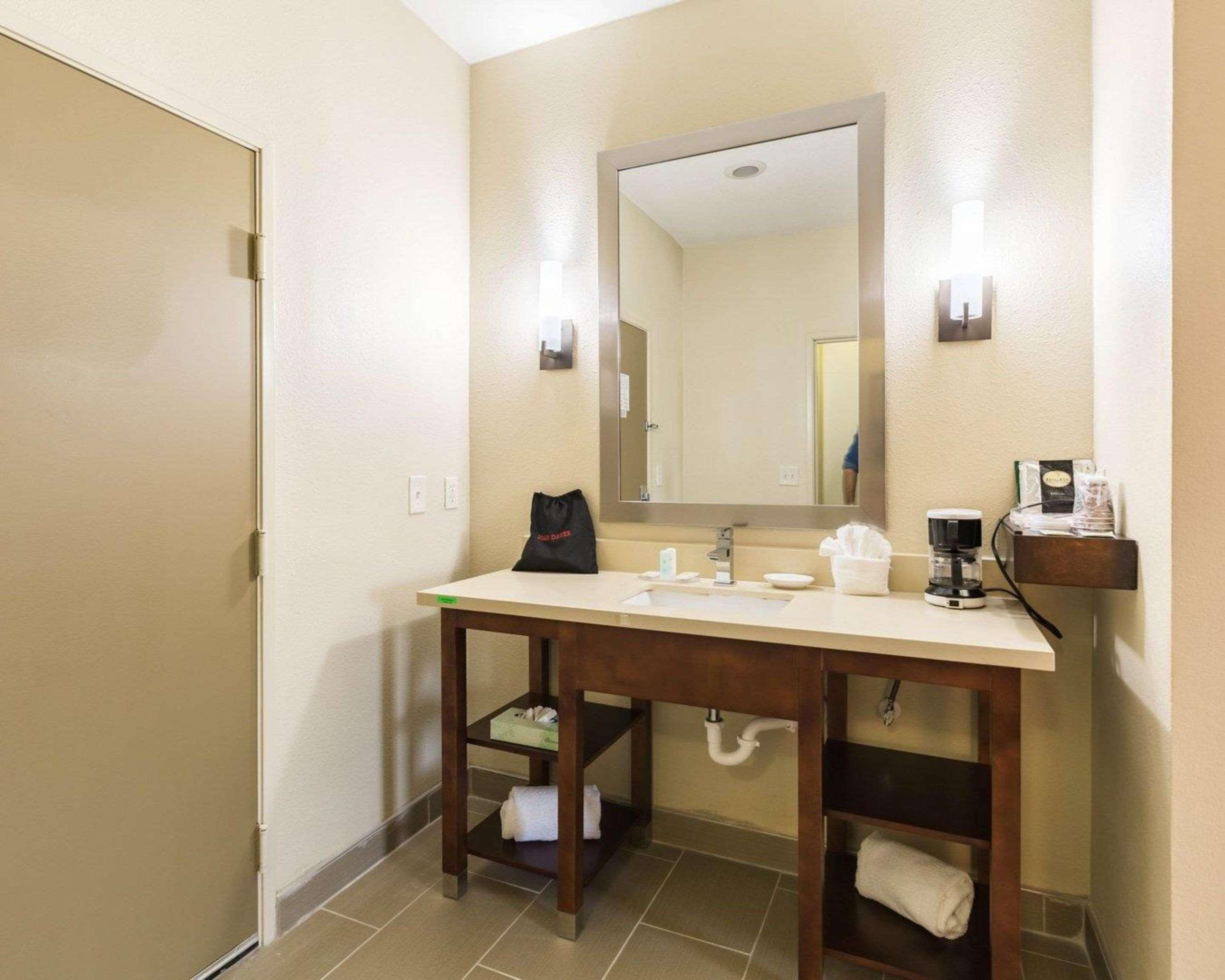Econo Lodge Inn&Suites East Houston Esterno foto